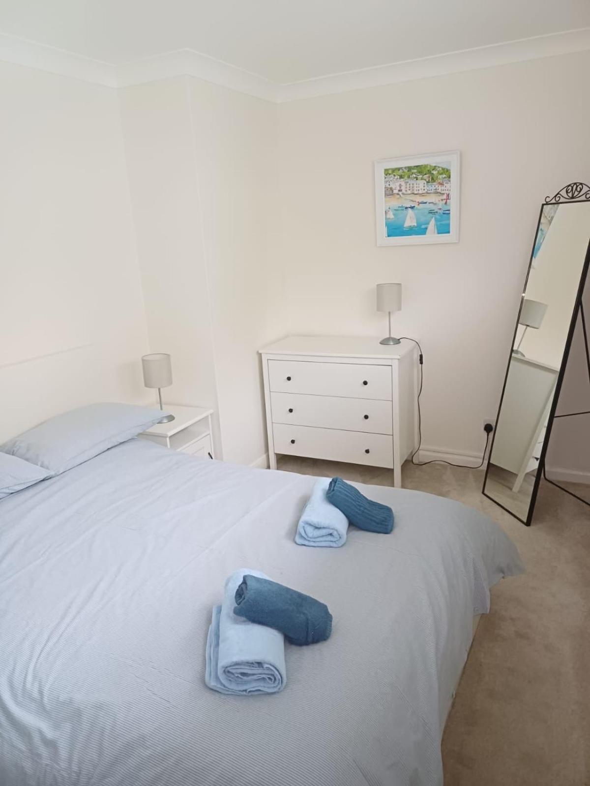 Riverside Apartment With Views And Parking Kingsbridge  Extérieur photo